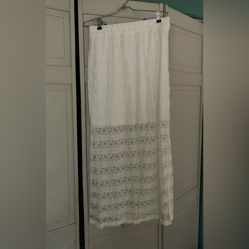 No Boundaries lace pencil skirt. Lined to thigh area. Size L.